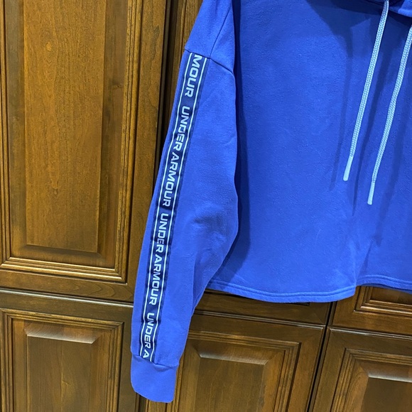 UNDER ARMOUR Cropped Sweatshirt Hoodie - Picture 2 of 10